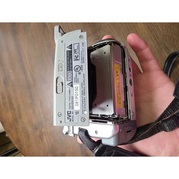 JVC Digital Video Camera GR-D395U 32X Optical Zoom Mini DV Wide Mode Silver W/ S - Picture 16 of 16